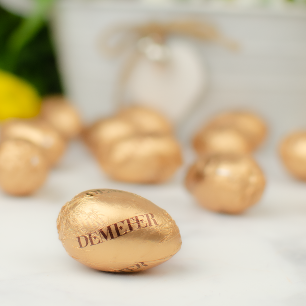 Sós karamellás húsvéti tojás - 2020 Év szaloncukra receptje alapján bronz húsvéti tojás demeterchocolate